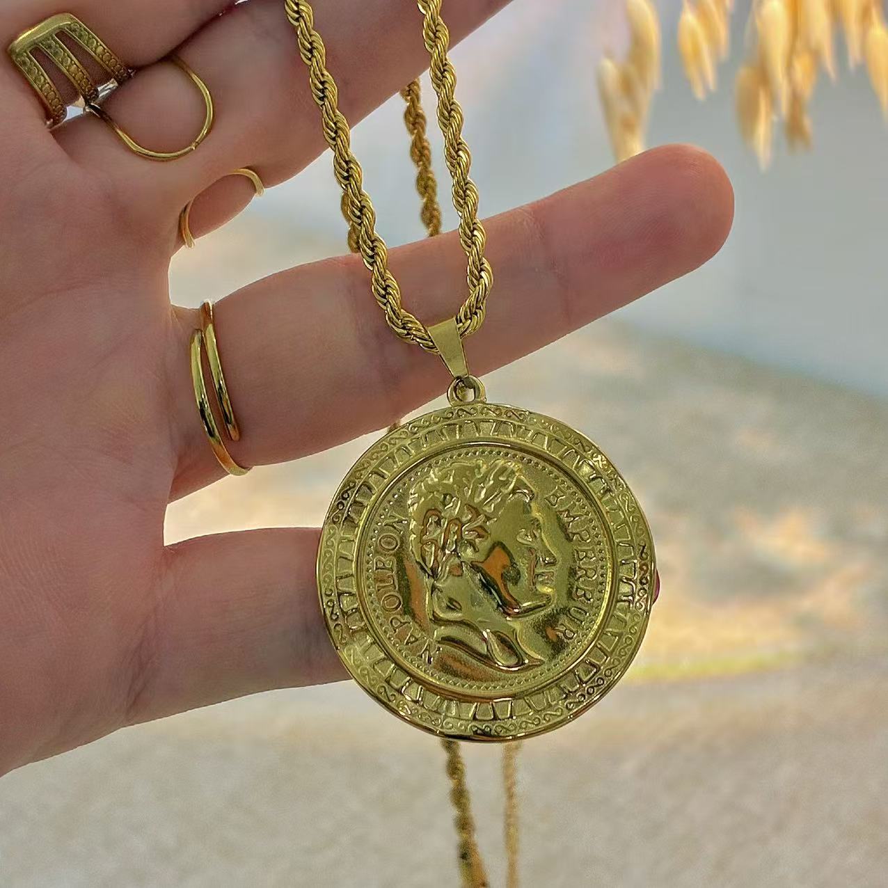 Collana “Moneta Imperiale” – La forza del tempo