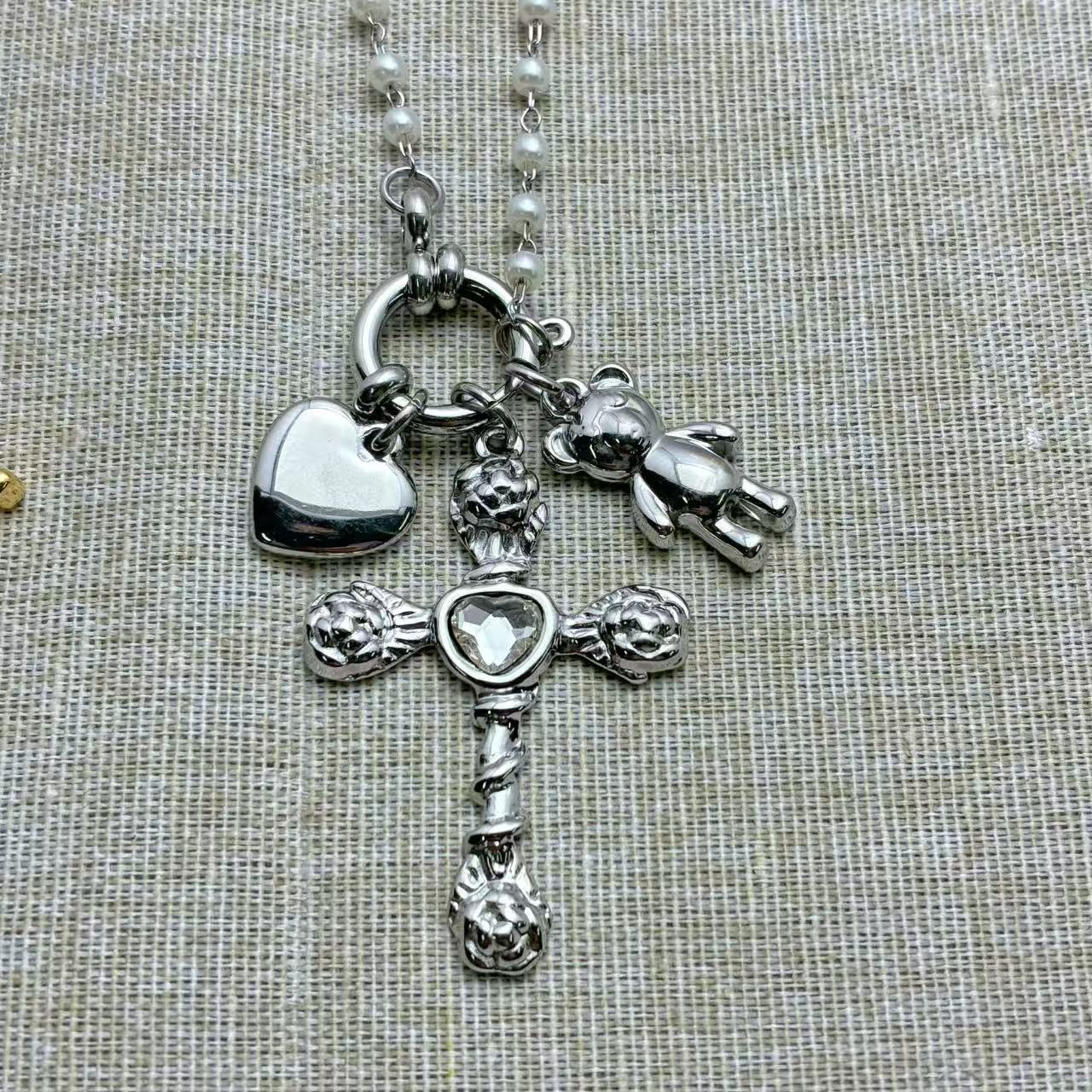 (C346)Collana con ciondoli