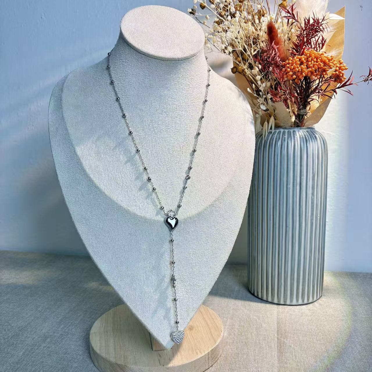 Collana “Cuore Sacro” – Simbolo di devozione e luce interiore