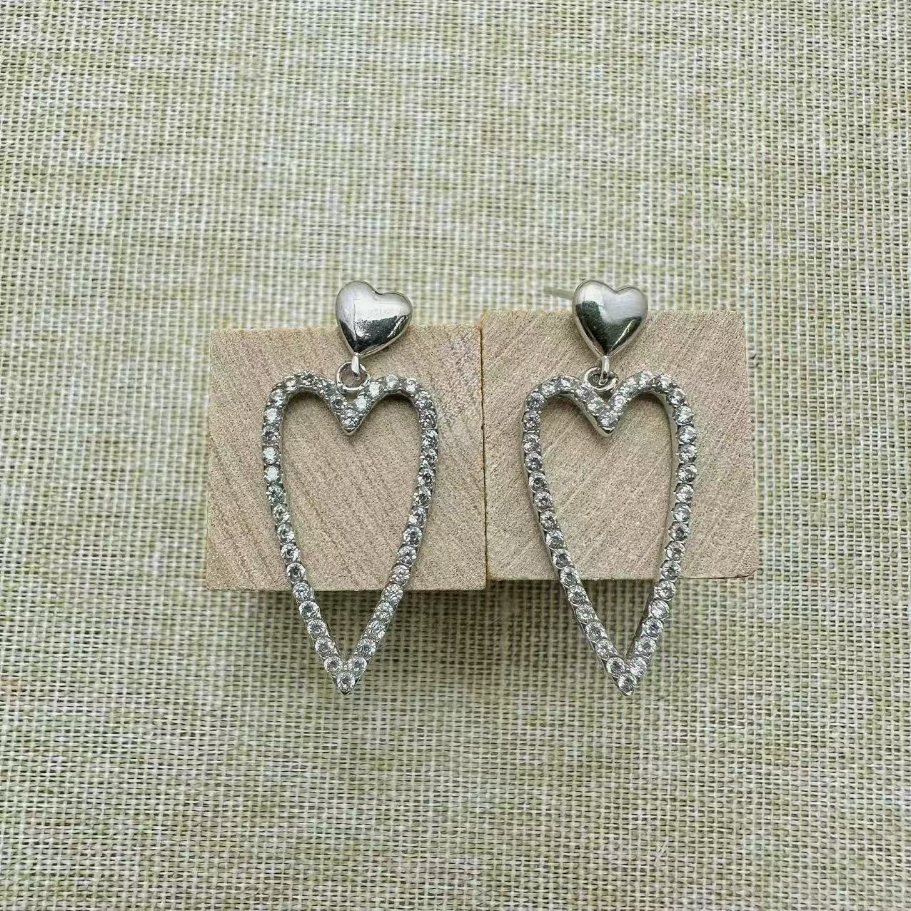 (O160)Orecchini cuori con pave’