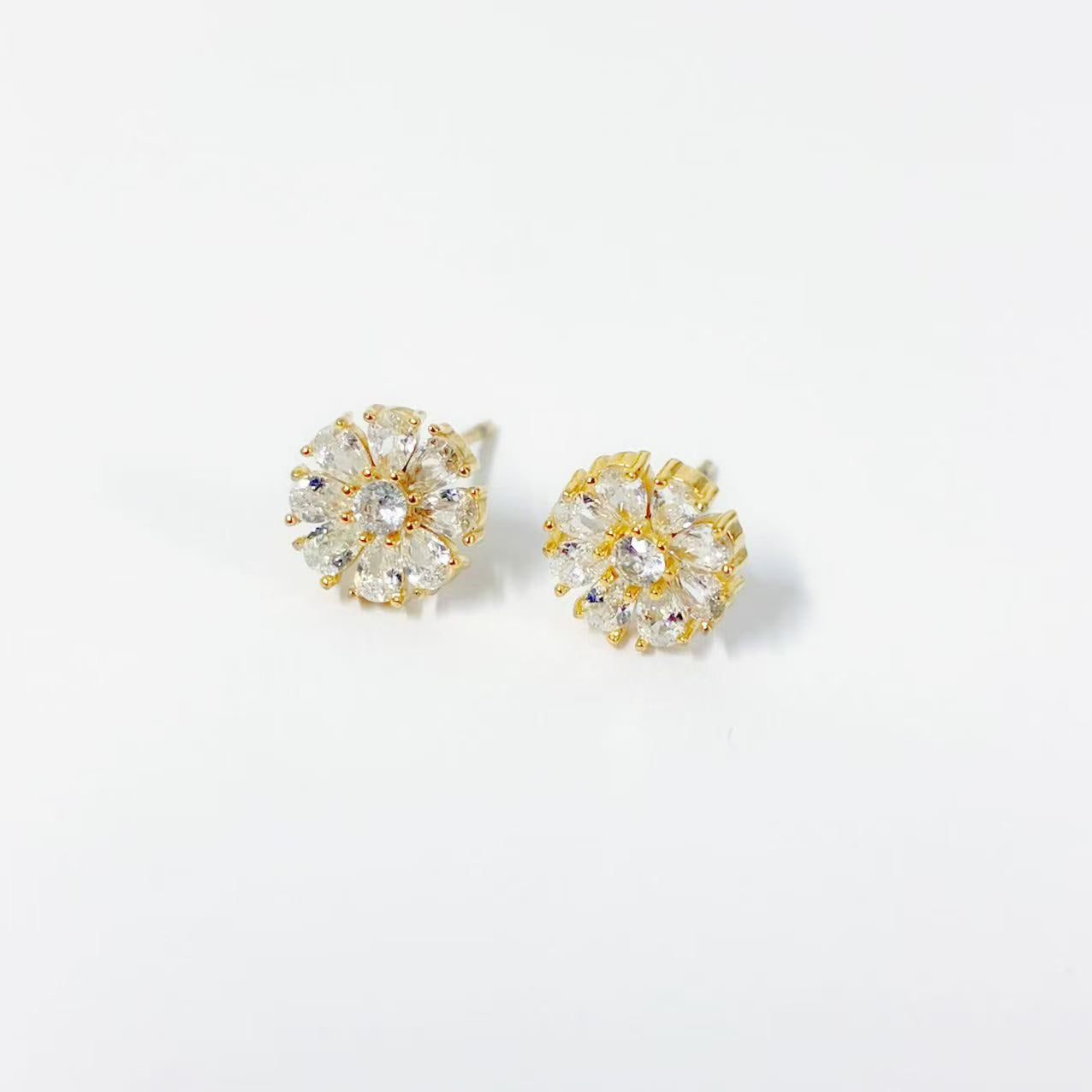 Orecchini Fiore di Cristalli – Petali Luminosi