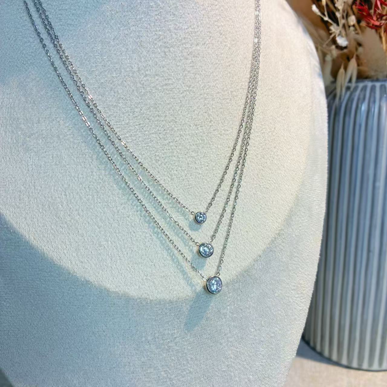 Collana “Trilogia” – Tre punti di eleganza