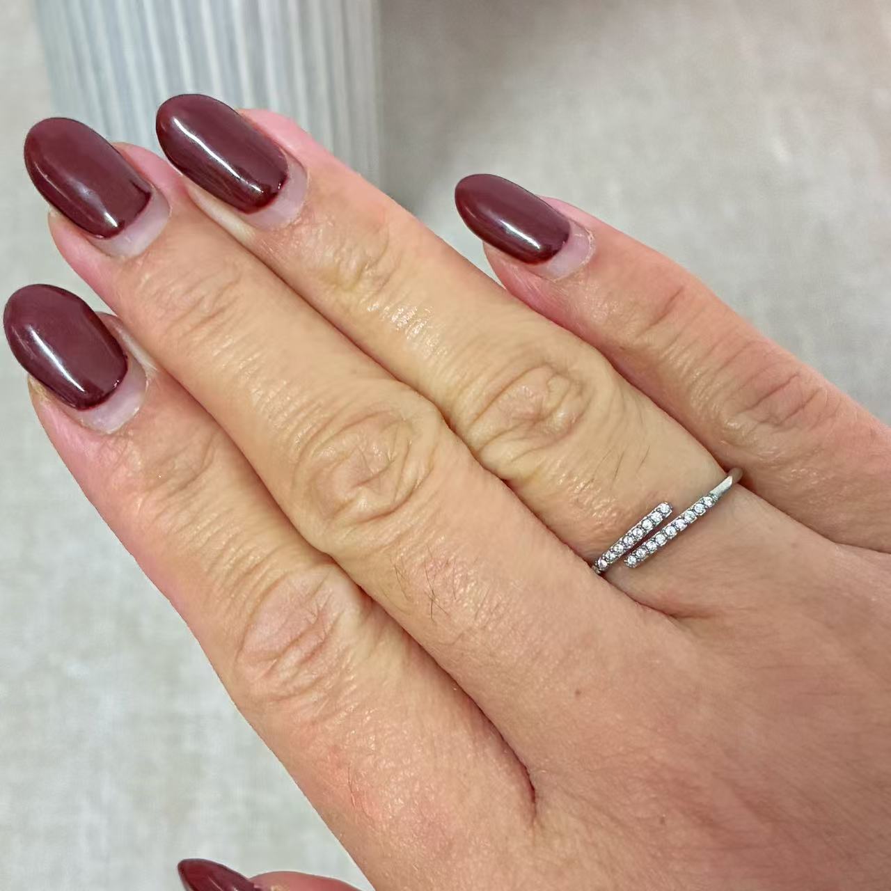 Anello Minimal con Zirconi