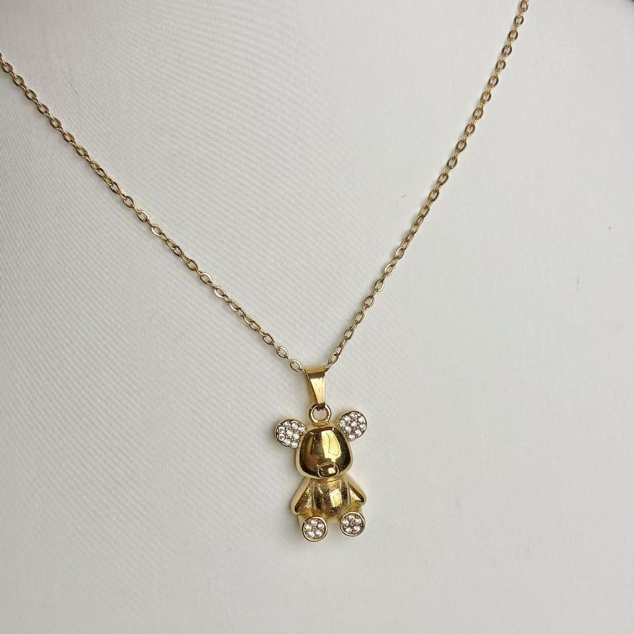 Collana “Orsetto Brillante” – Dolcezza e Luce in Stile Moderno