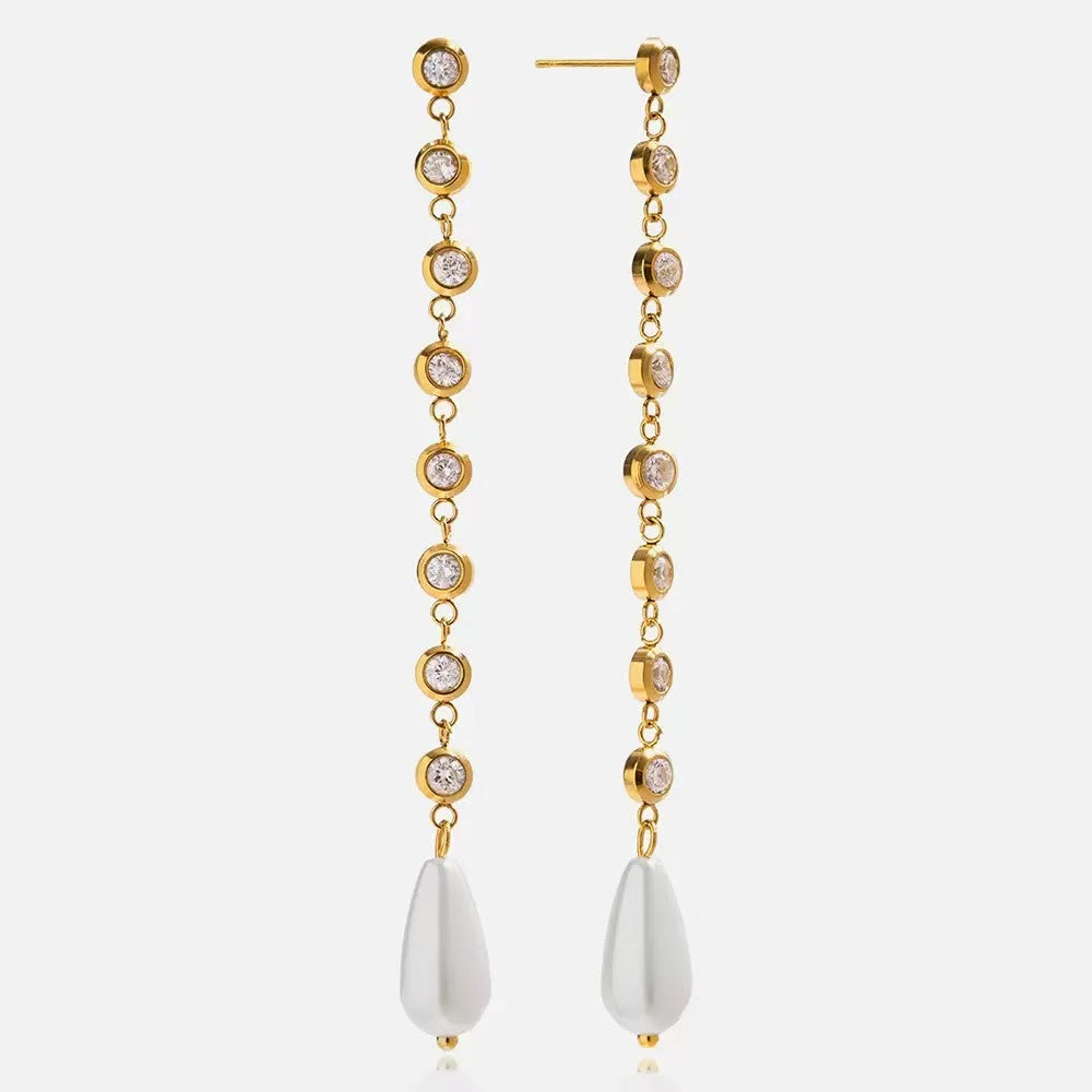 Orecchini Pendenti con Cristalli e Goccia Perlacea — Eleganza Slanciata e Luminosità Raffinata