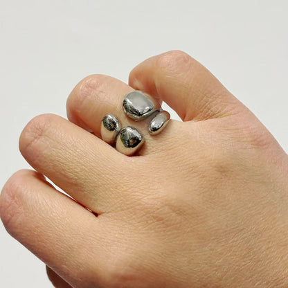 Anello Aperto – Linee Organiche a Doppia Goccia