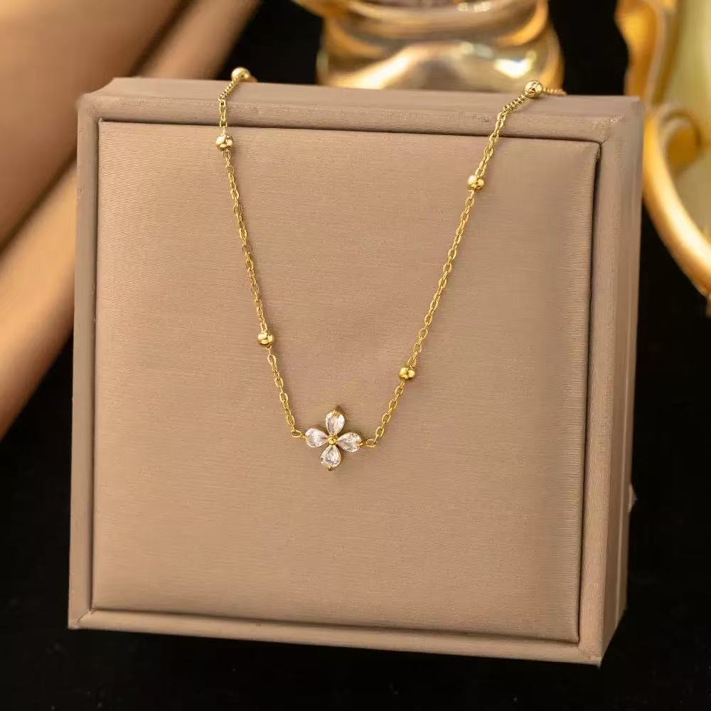 [Offerte] Collana "Petali di Fortuna" – Catenina sottile con Quadrifoglio in Cristallo