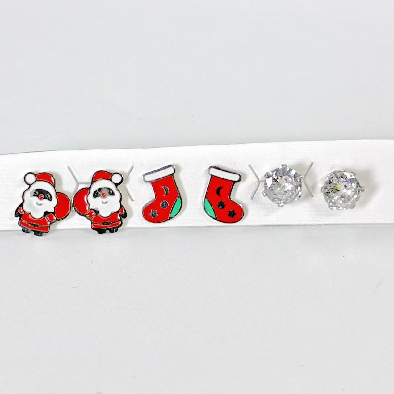 Set 6 Orecchini “Christmas Magic” – 3 Paia di Brillantezza Festiva