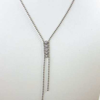 Collana “Eleganza Lineare” – Minimalismo Luminoso con Dettaglio a Cascata