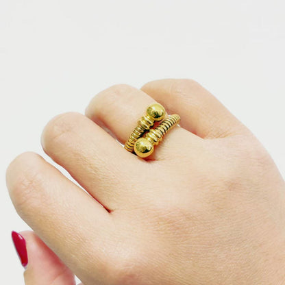Anello Aperto Spirale – Linee Morbide e Design Scultoreo