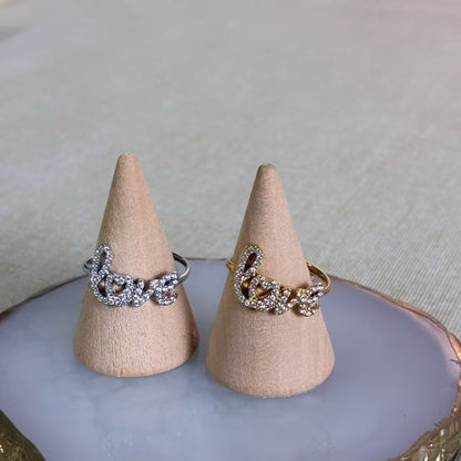 Anello “Love” – Il gesto più semplice, il messaggio più grande