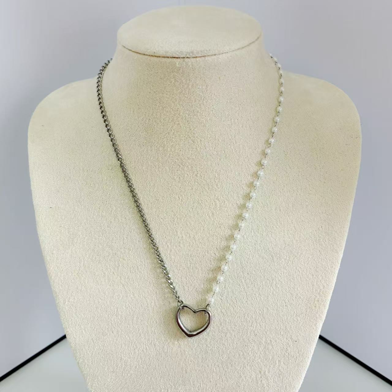 (C368)Collana Cuore con Perle e Catena