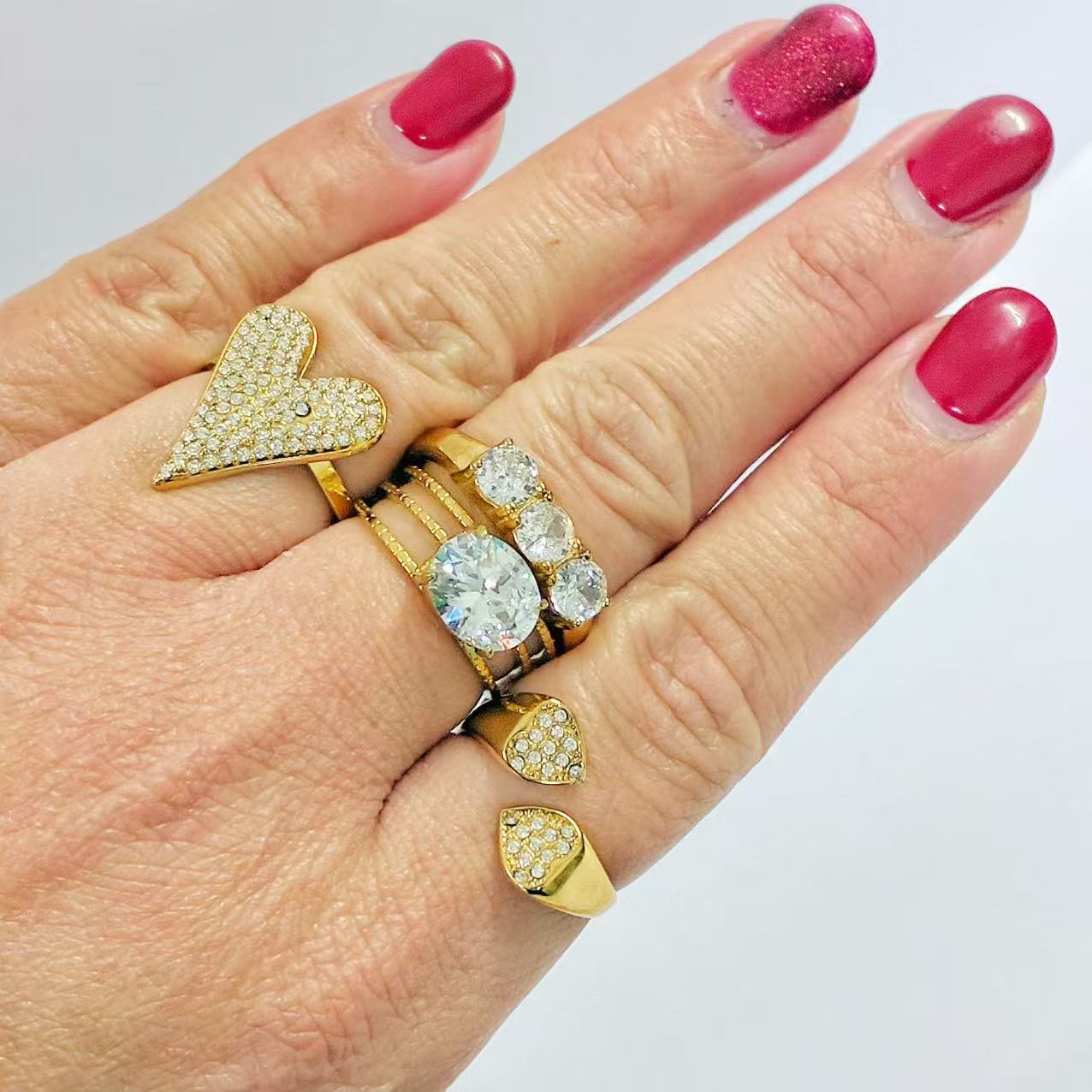 Anello “Cuori Gemelli” – Eleganza Moderna con Dettagli Pavé