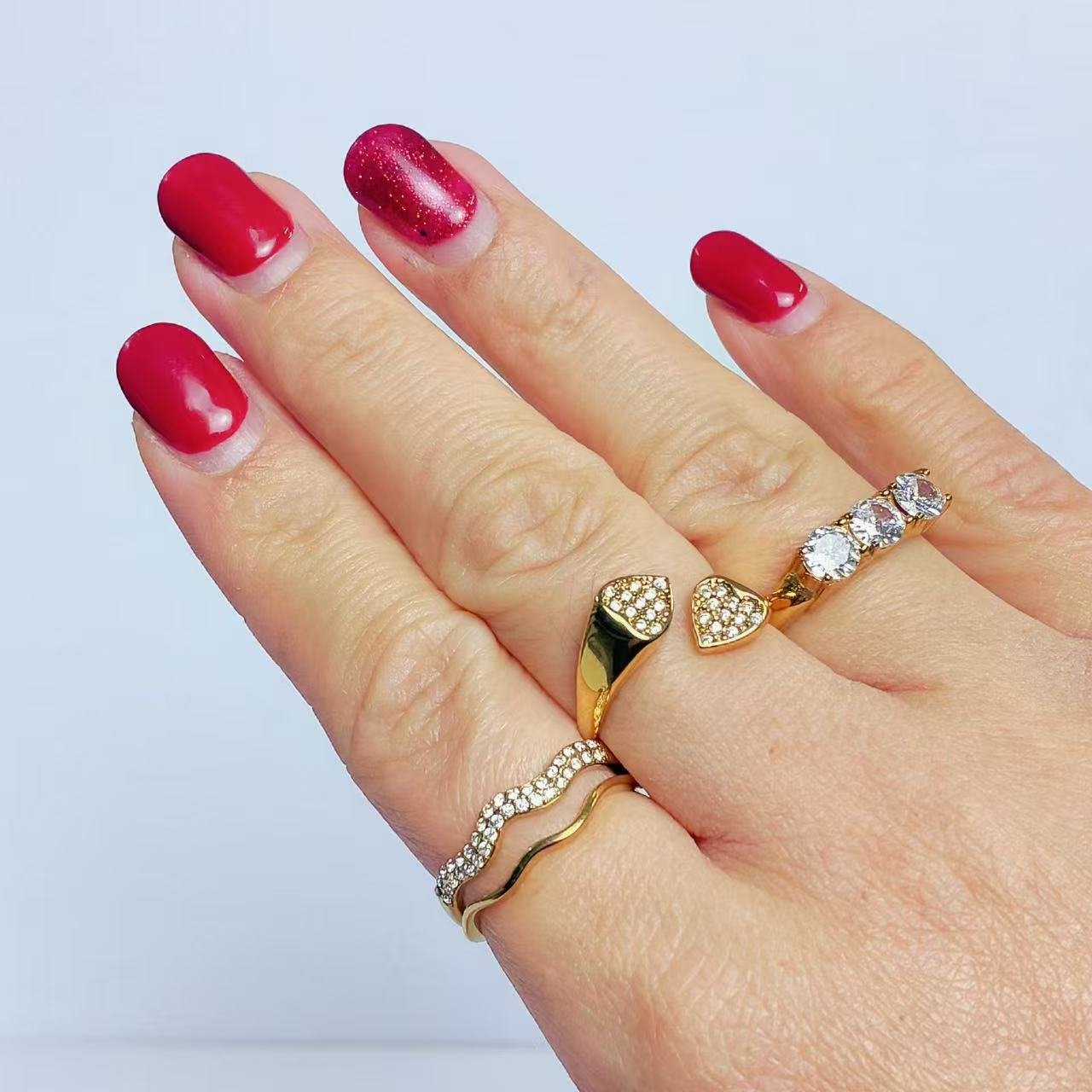 Anello “Onde” – Eleganza Fluida e Brillantezza Raffinata