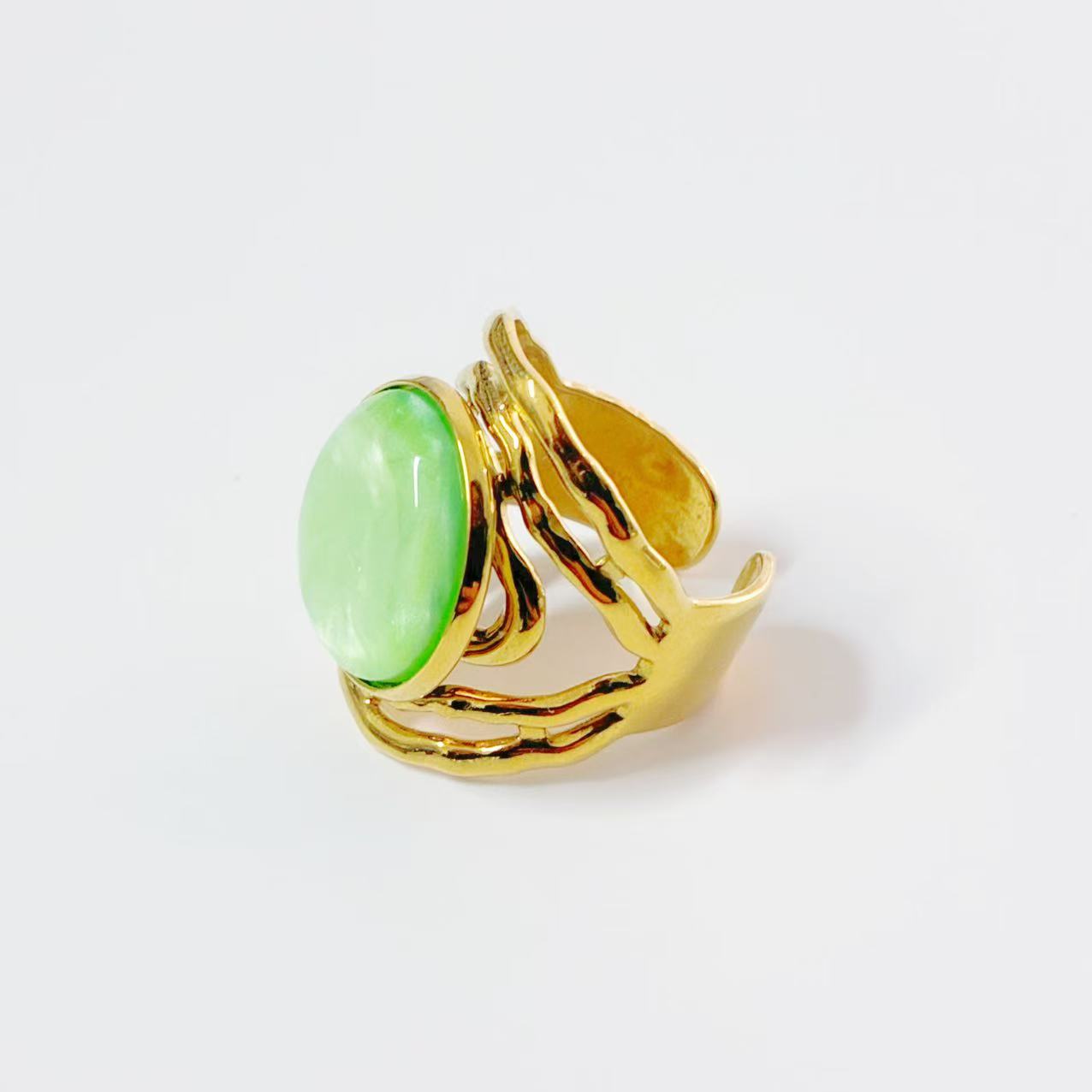 Anello Cabochon Intrecciato – Linee Scultoree