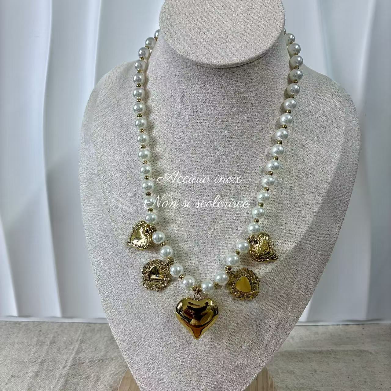 (C036) COLLANA DONNA PERLINE CON PENDENTI IN ACCIAIO INOX