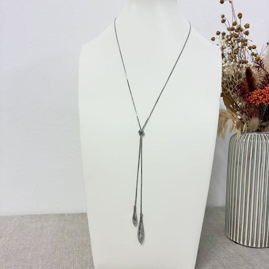 Collana Lunga con Nodo & Gocce – Eleganza Minimal Chic