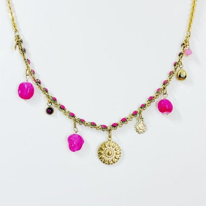 Collana con Ciondoli Rosa – Stile Vivace e Femminile