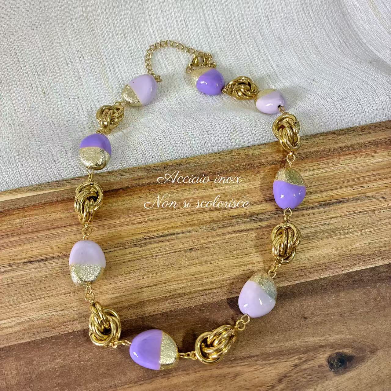 (C039) COLLANA LILLA GIROCOLLO IN ACCIAIO INOX E RESINA