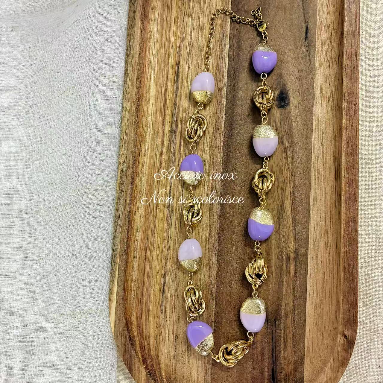 (C039) COLLANA LILLA GIROCOLLO IN ACCIAIO INOX E RESINA