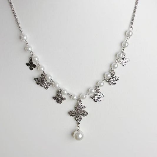 Collana “Farfalle Perlacee” – Grazia Romantica e Luminosità Sofisticata