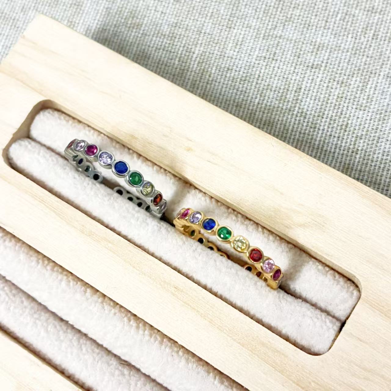 Anello Fascia Arcobaleno con Cristalli Multicolore