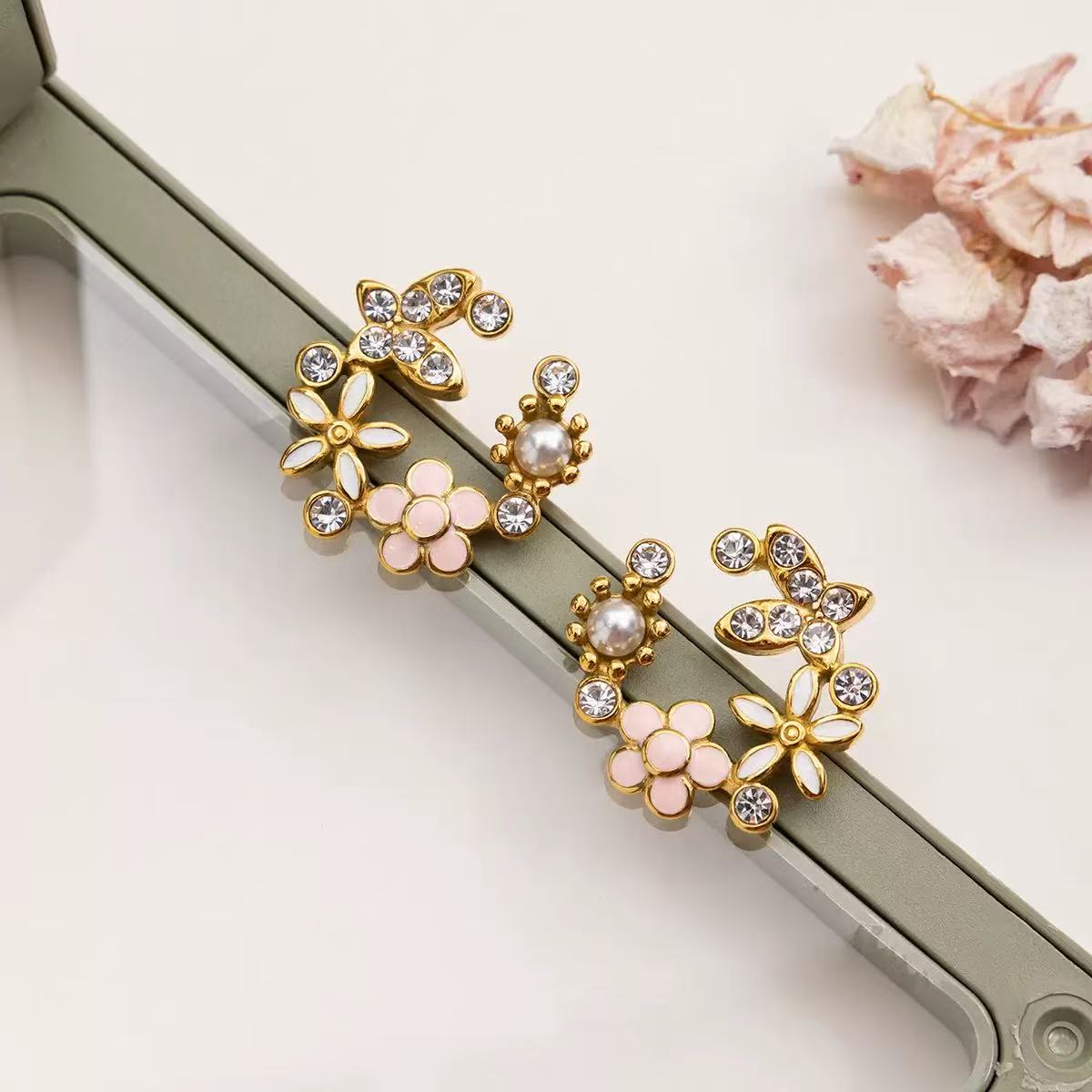 Orecchini Floreale — Delicatezza Romantica e Brillantezza Femminile