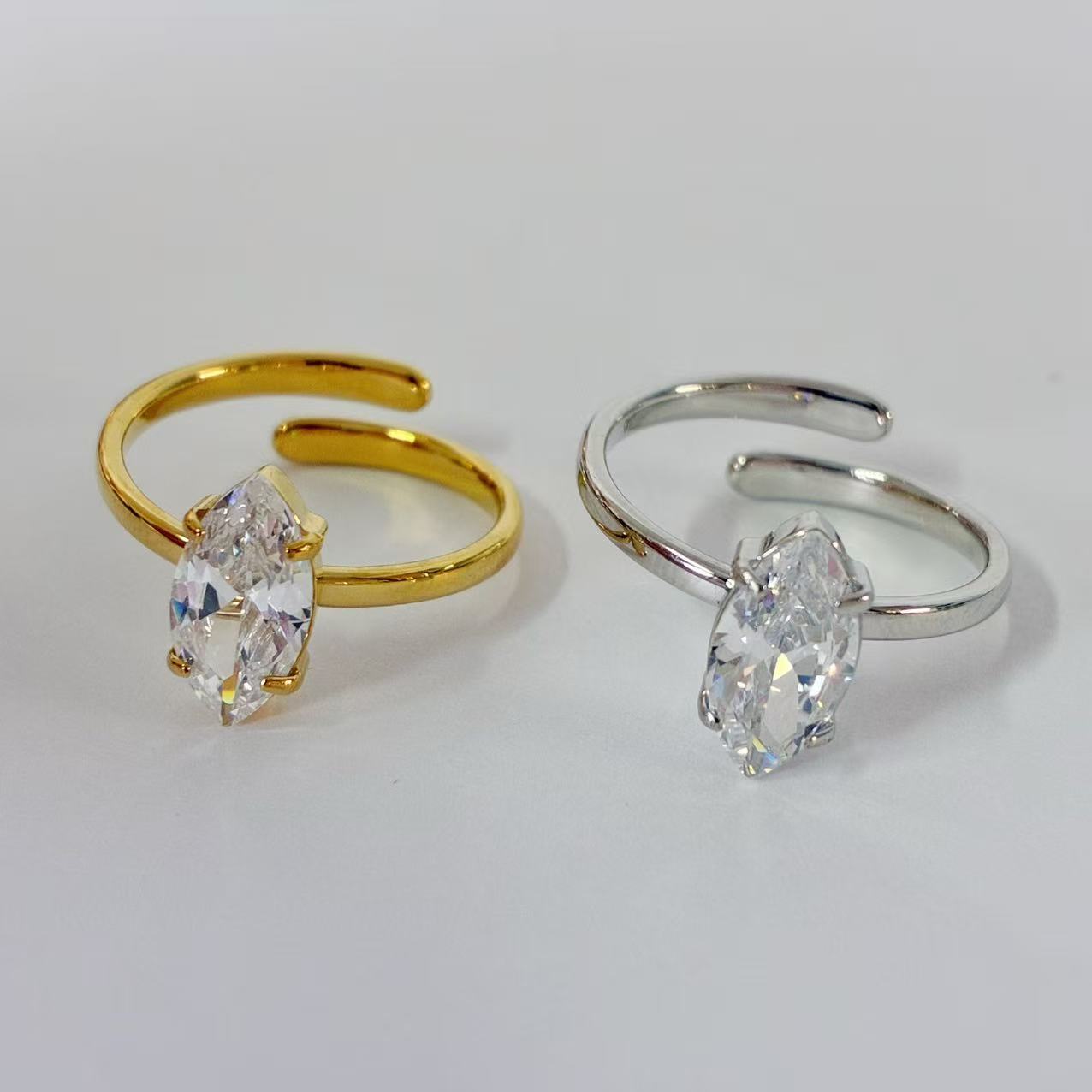 Anello aperto “Luce Navette” | regolabile | in acciaio inox