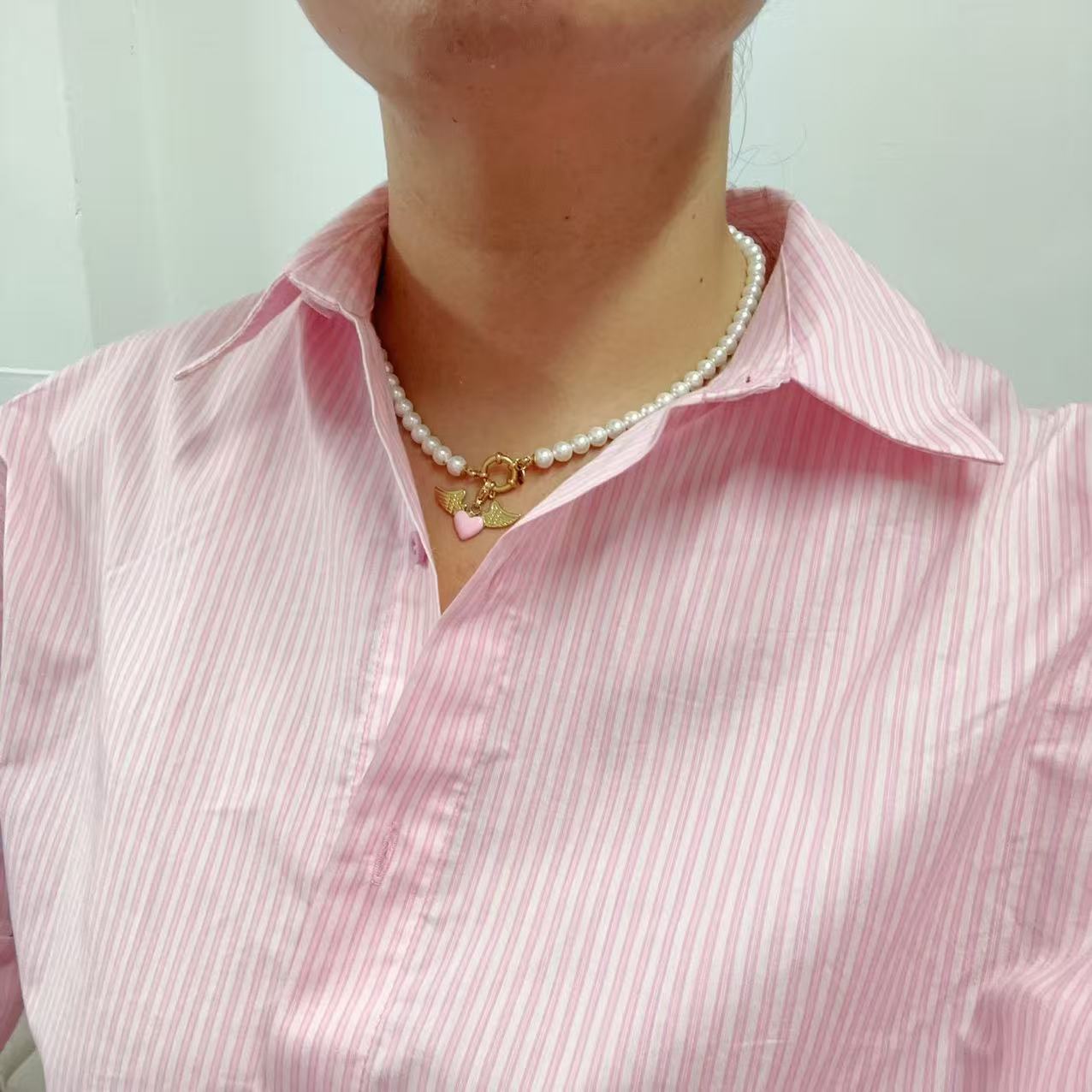 (C316)Collana cuore rosa smaltato con ali