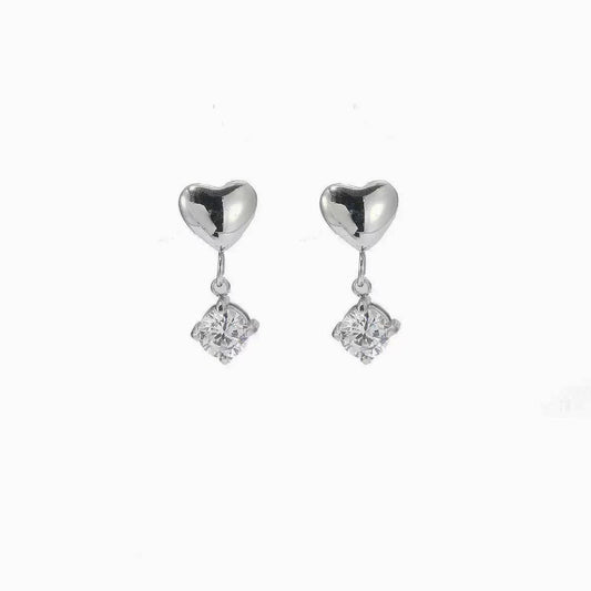 Orecchini "Essenza d'Amore" – Cuori Pendenti con Punto Luce