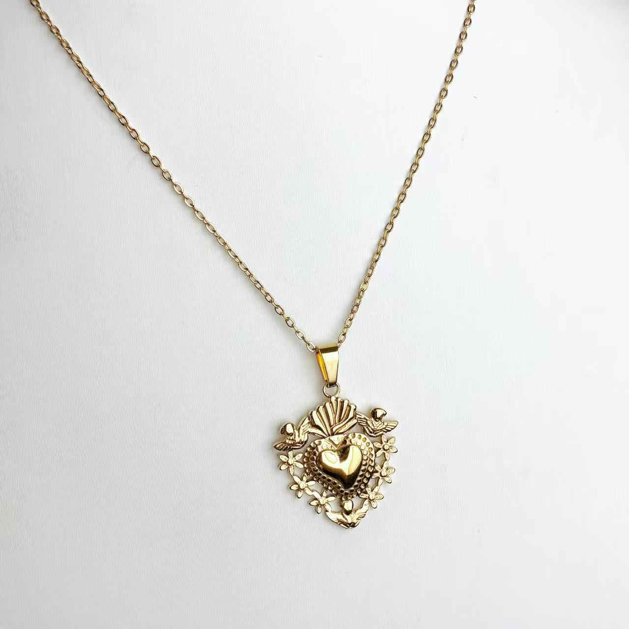 Collana “Cuore Sacro Retrò” – Eleganza Mistica in Stile Classico