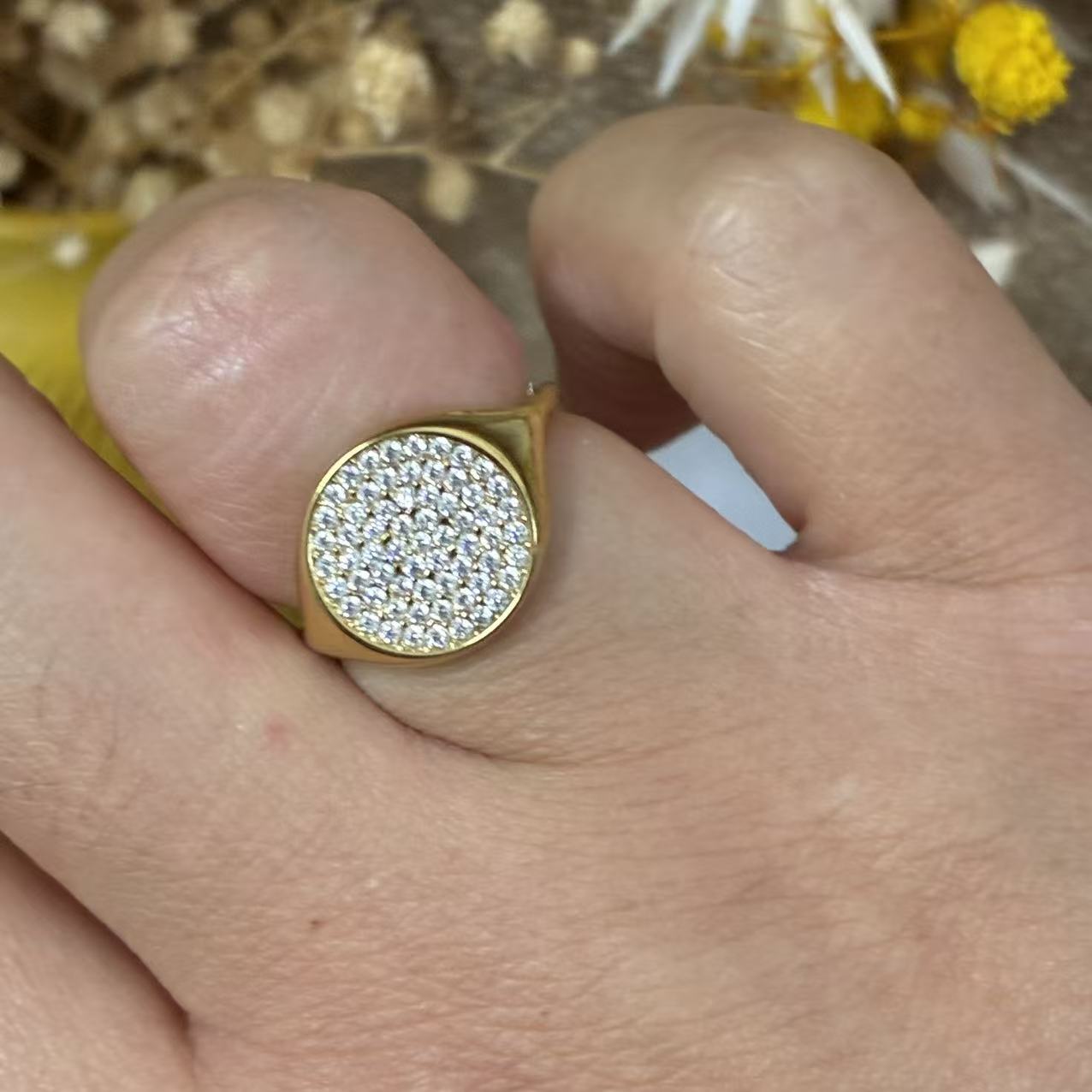 Anello pavé rotondo