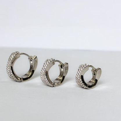 Set 3 Orecchini “Trio Brillante” – 3 Misure, 1 Stile Perfetto