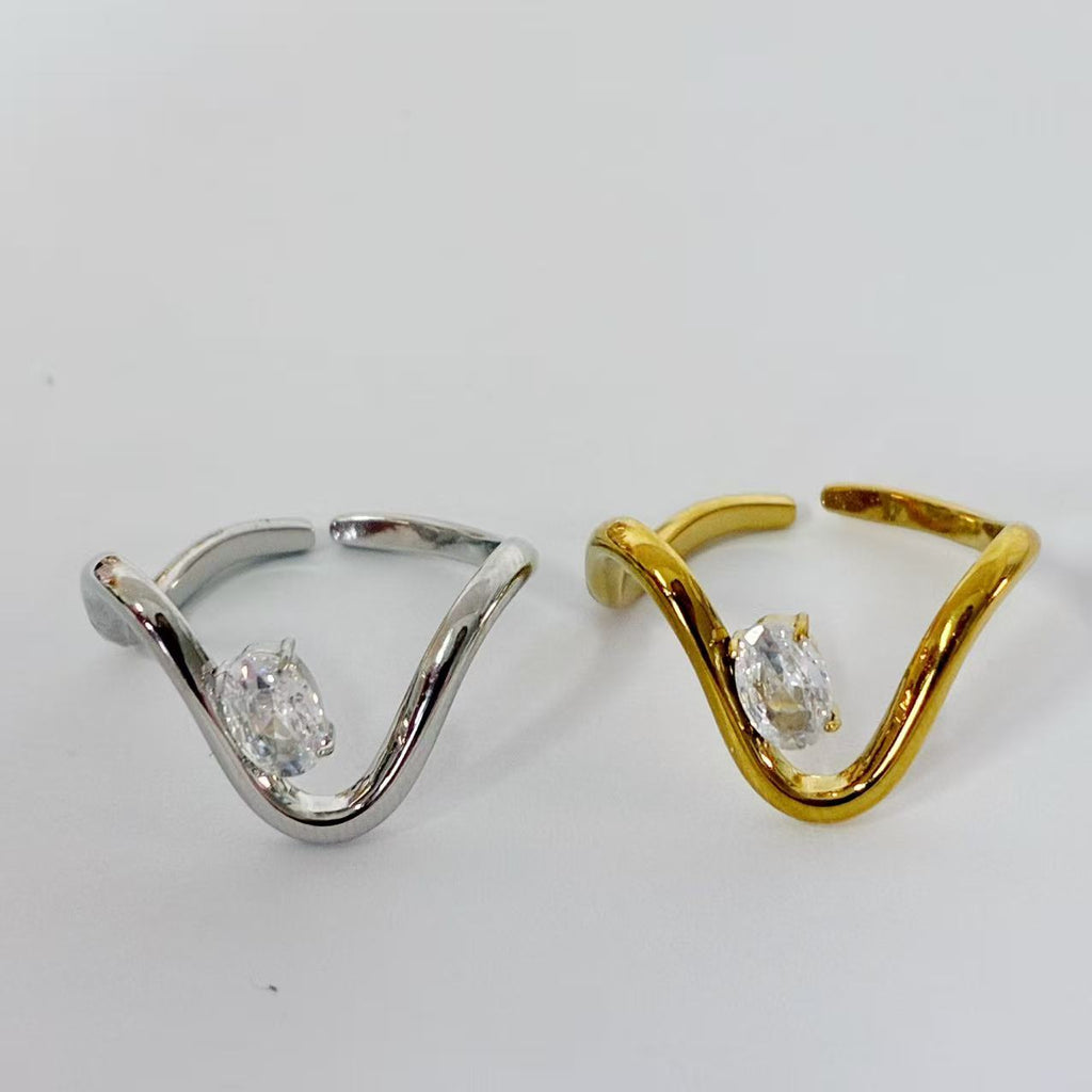 Anello “Onda di Luce” con zircone ovale  | regolabile | in acciaio inox