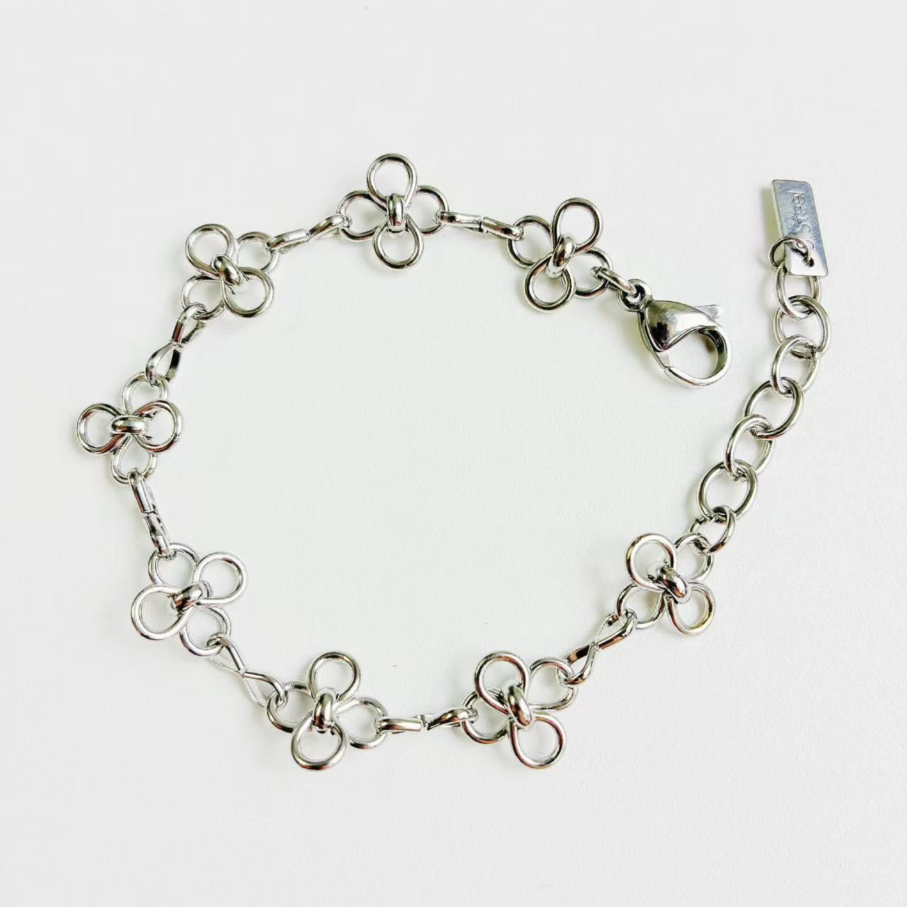 Bracciale con Ciondoli a Fiore