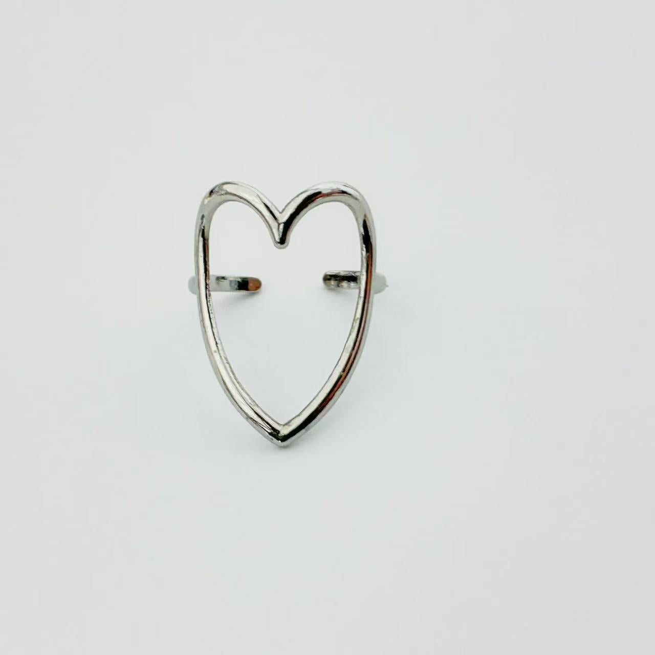 Anello Cuore Contorno Aperto – Stile Leggero e Moderno