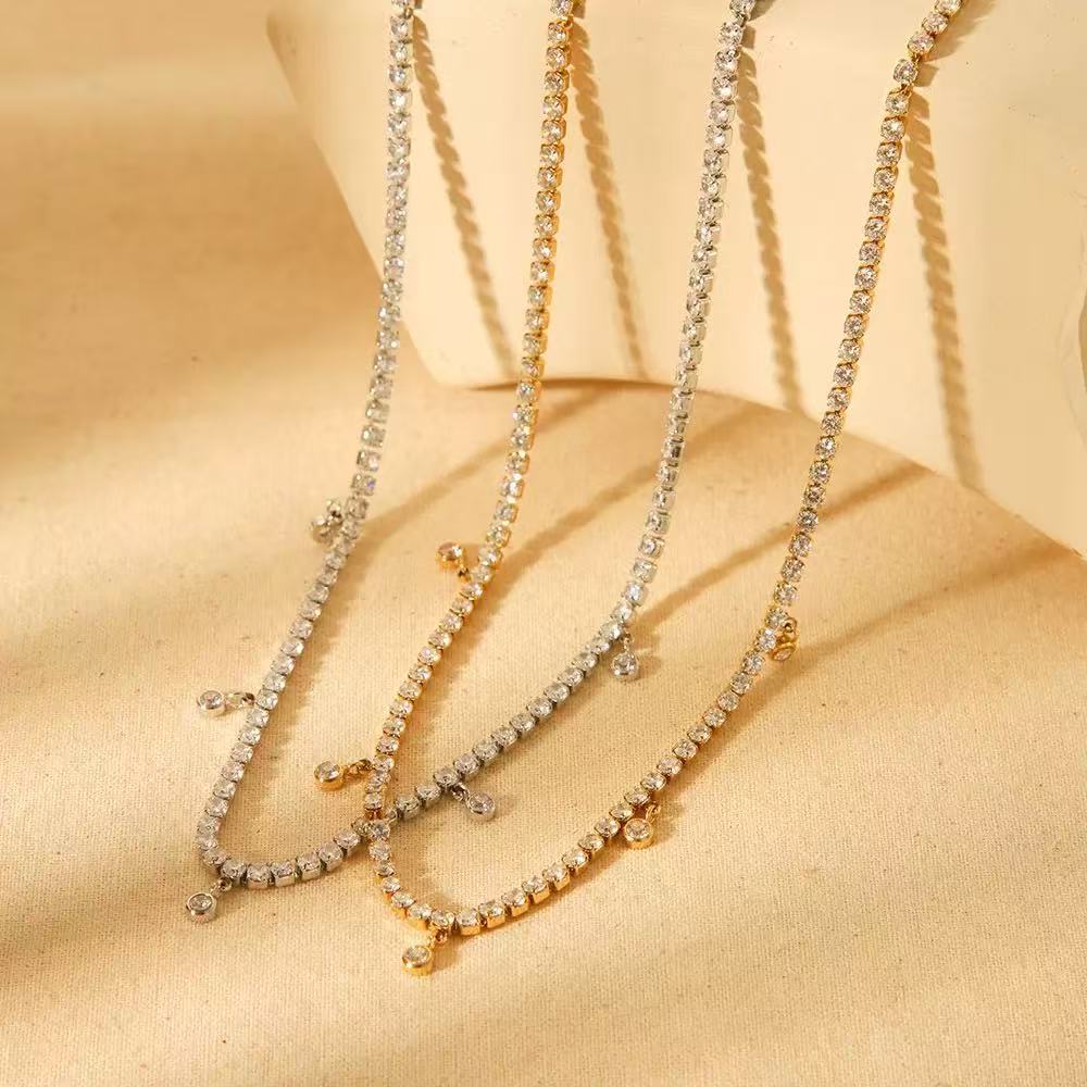 Collana Tennis con Pendenti – Eleganza Delicata e Luminosità Quotidiana
