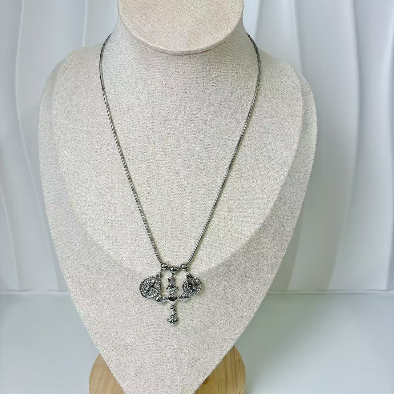 (C244)Collana cuore e madonnina in acciaio inox