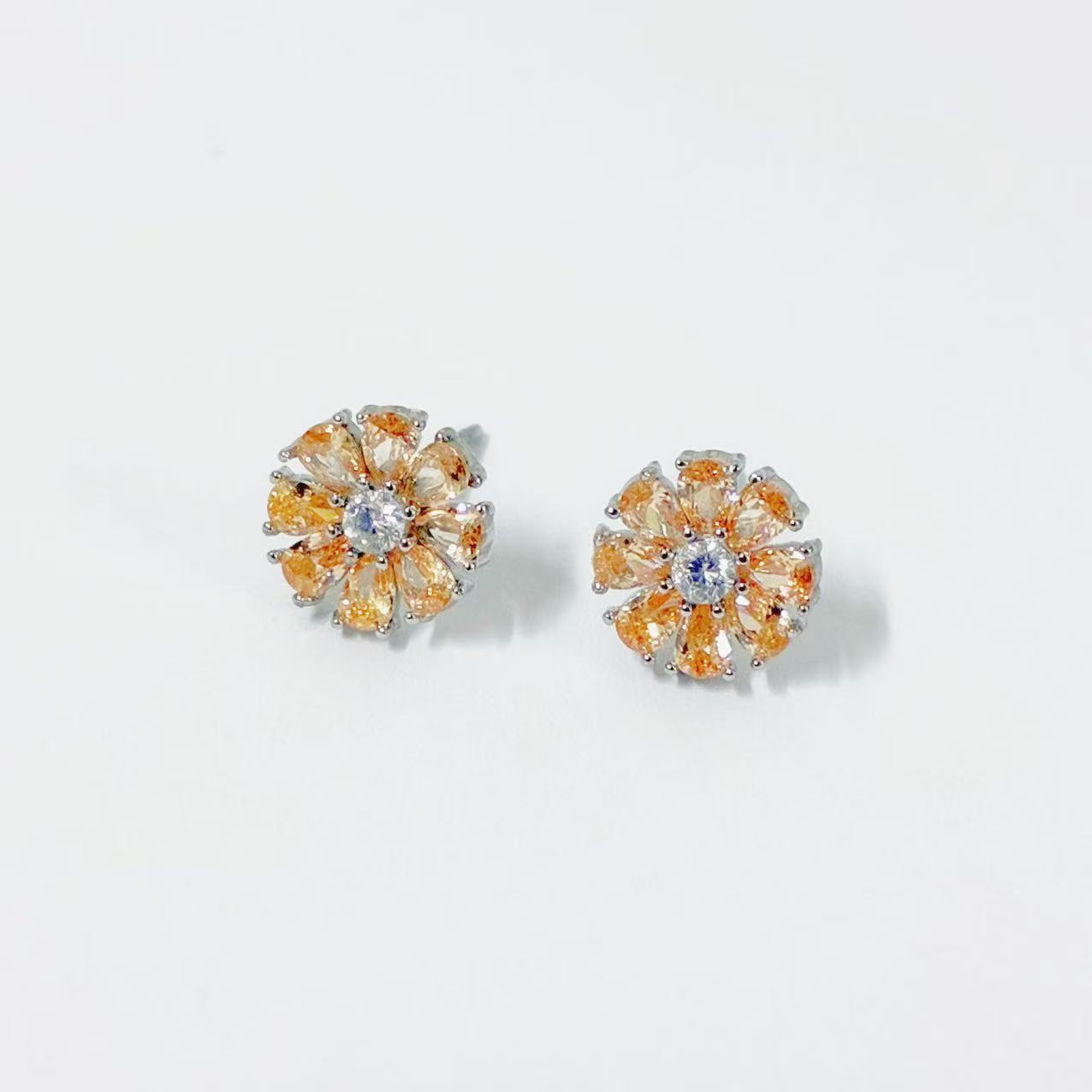 Orecchini Fiore di Cristalli – Petali Luminosi