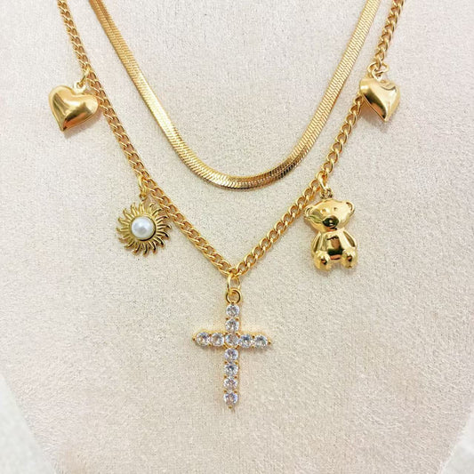 Collana Multistrato con Ciondoli Iconici – Stile Layering Moderno