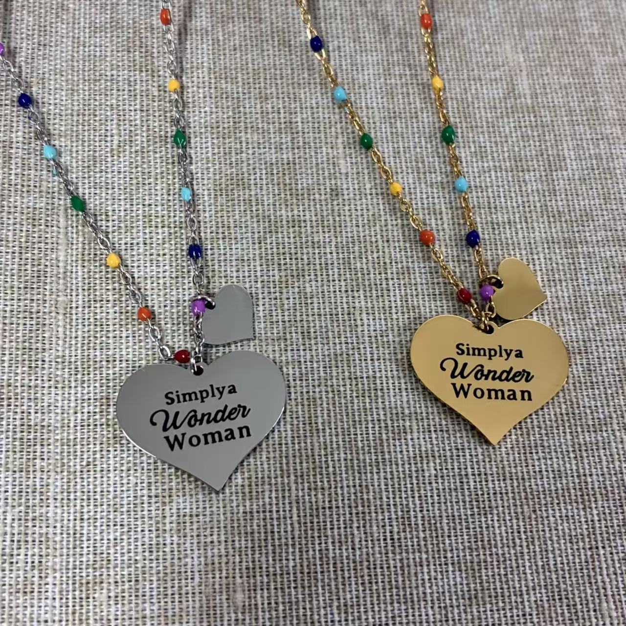 Collana “Wonder Woman” – Acciaio Inossidabile & Catena Multicolor