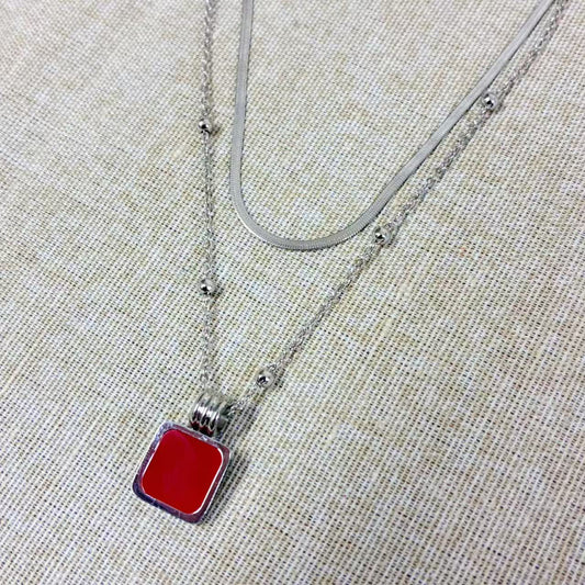 Collana “Rosso Vivo” – Acciaio Inossidabile & Pendente Smaltato Rosso