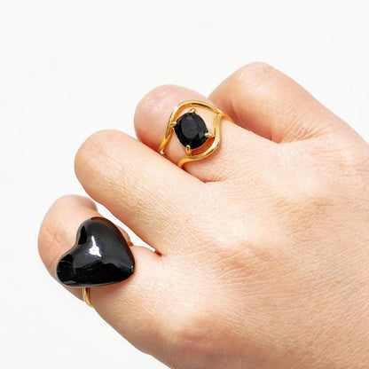 Anello Aperto con Cristallo Nero – Design Artistico e Moderno