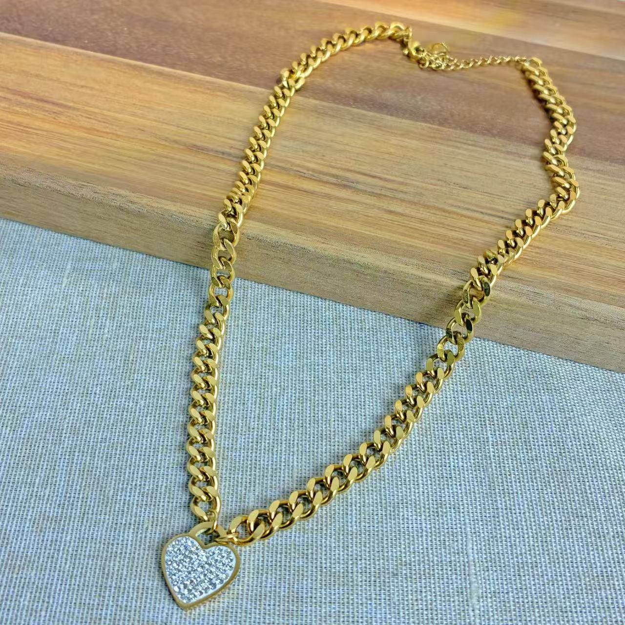 Collana “Cuore Forte” – L’amore nella forza