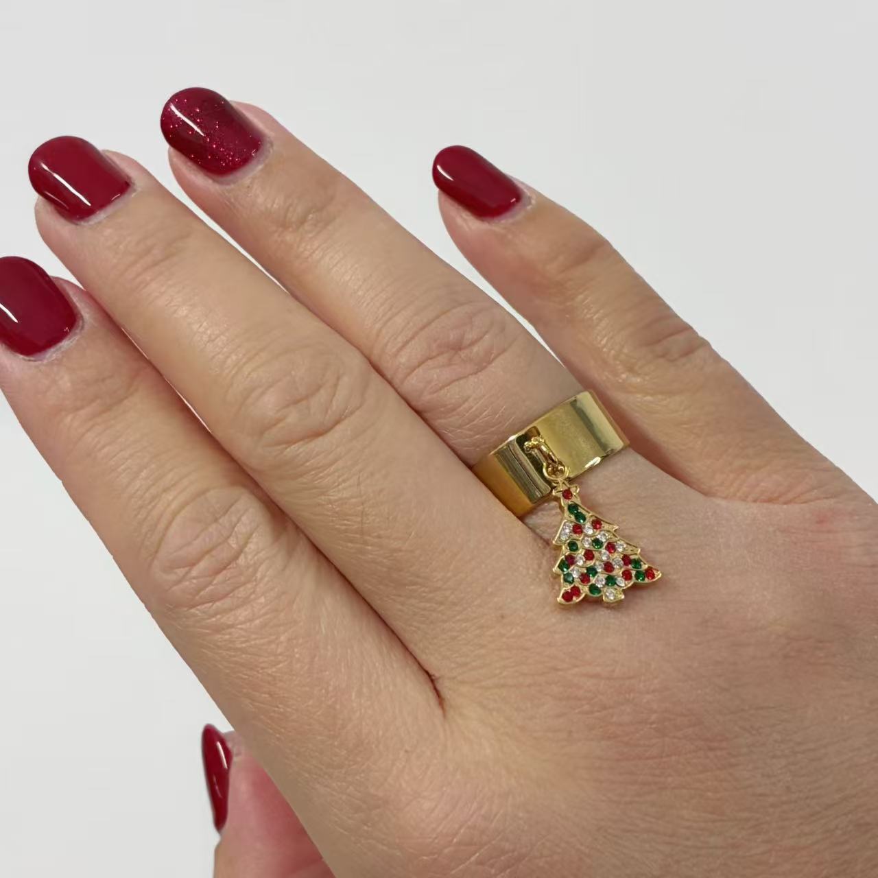 Anello Regolabile con Pendente Albero di Natale – Dettaglio Festivo Brillante