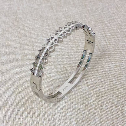 Bracciale rigido Floreale con la chiusura laterale