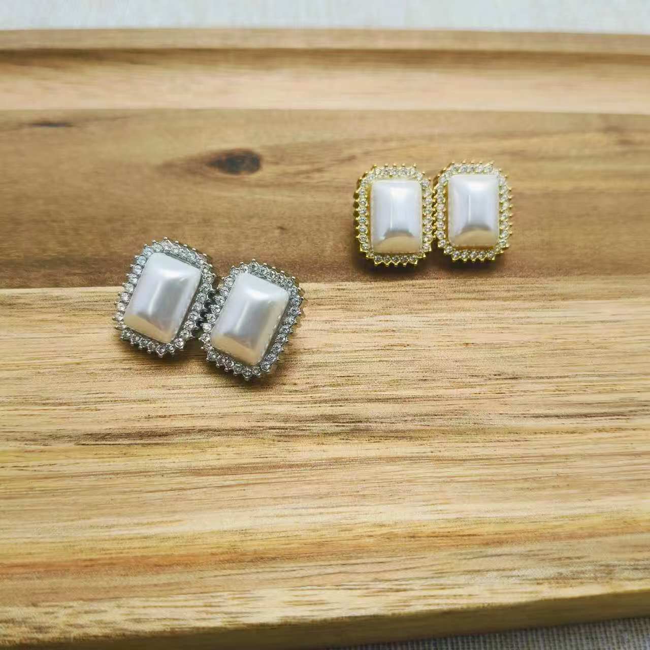 (O229)Orecchini rettangolari con perla e zirconi