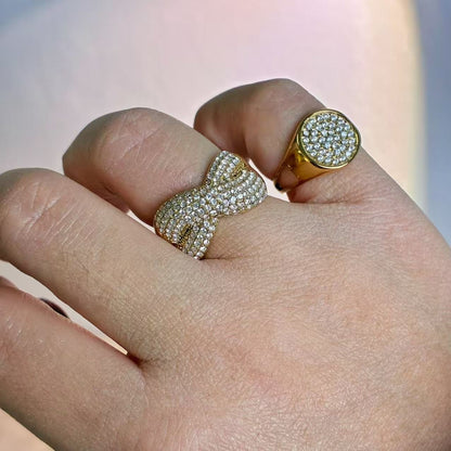 Anello “Intreccio di Luce” – L’eleganza che unisce