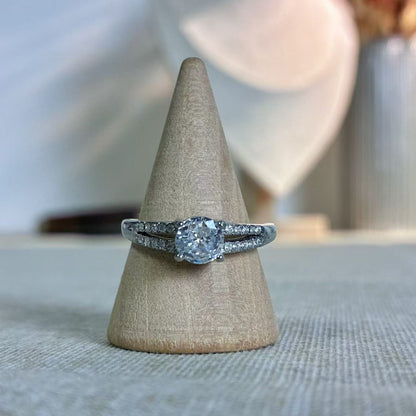 Anello “Eterno” – La luce che non finisce mai