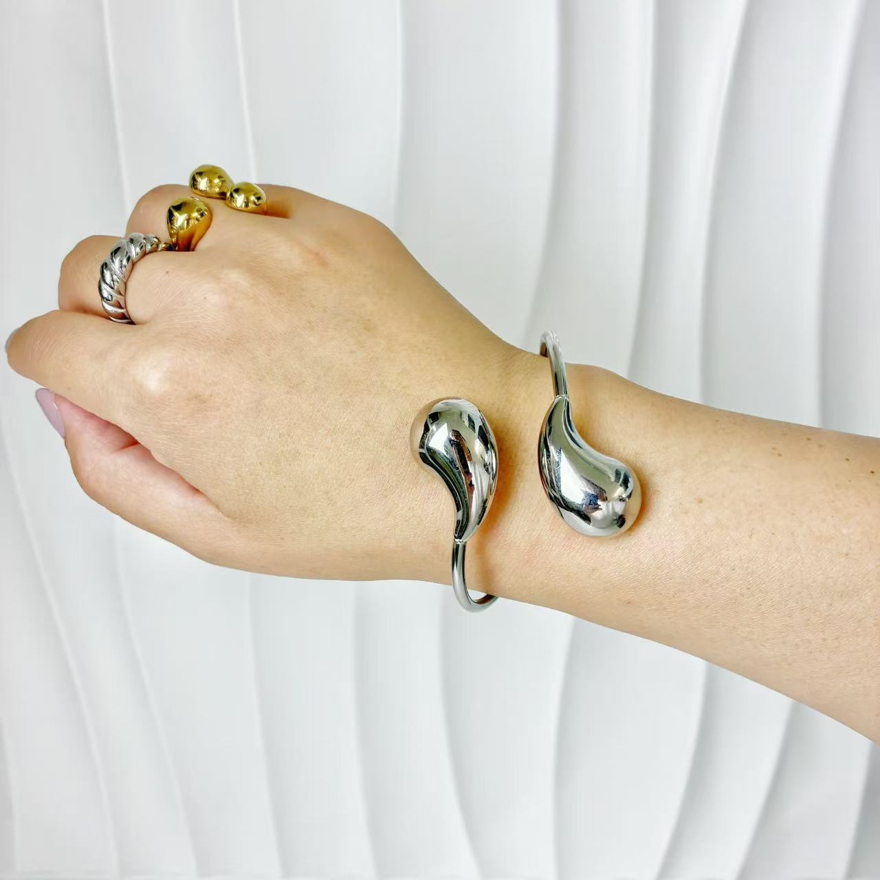 (B148)Bracciale semirigido donna gocce in acciaio inox